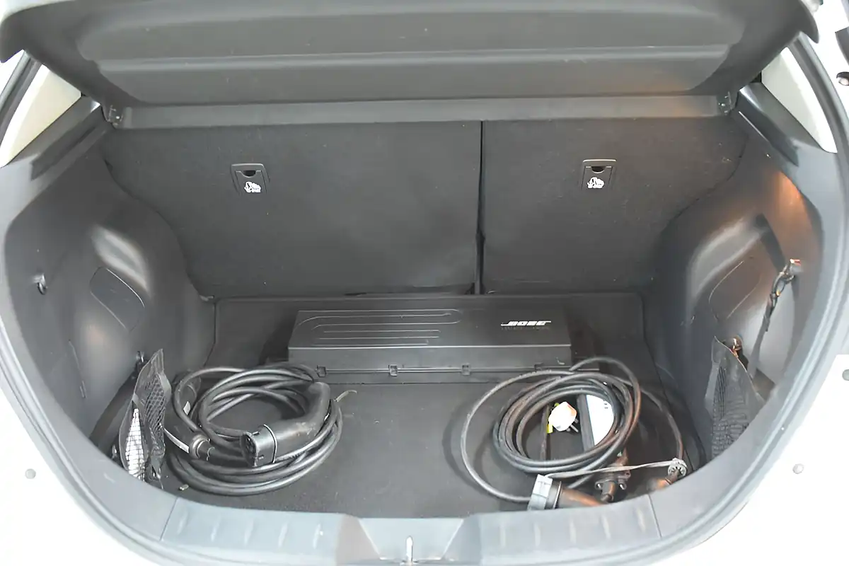 Used 2019 Nissan Leaf Tekna White - Interior and Exterior details 15