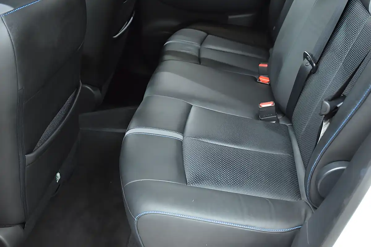 Used 2019 Nissan Leaf Tekna White - Interior and Exterior details 16