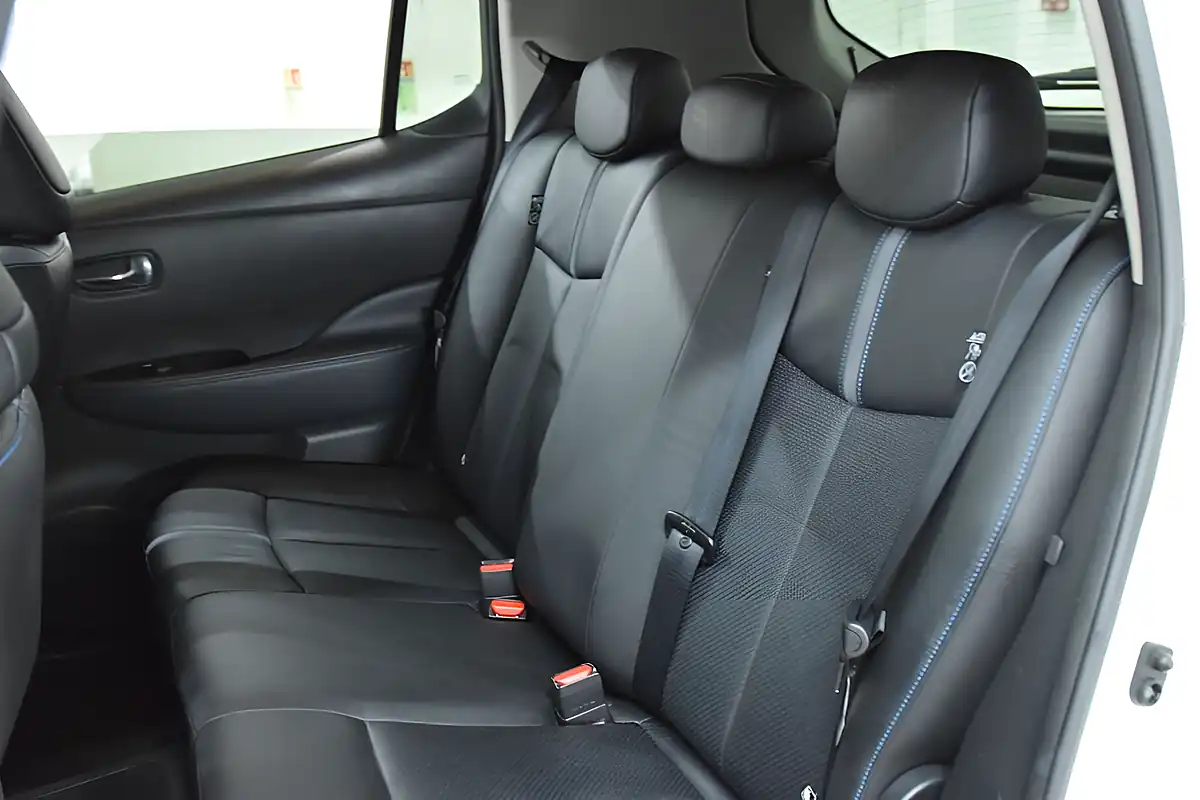 Used 2019 Nissan Leaf Tekna White - Interior and Exterior details 17
