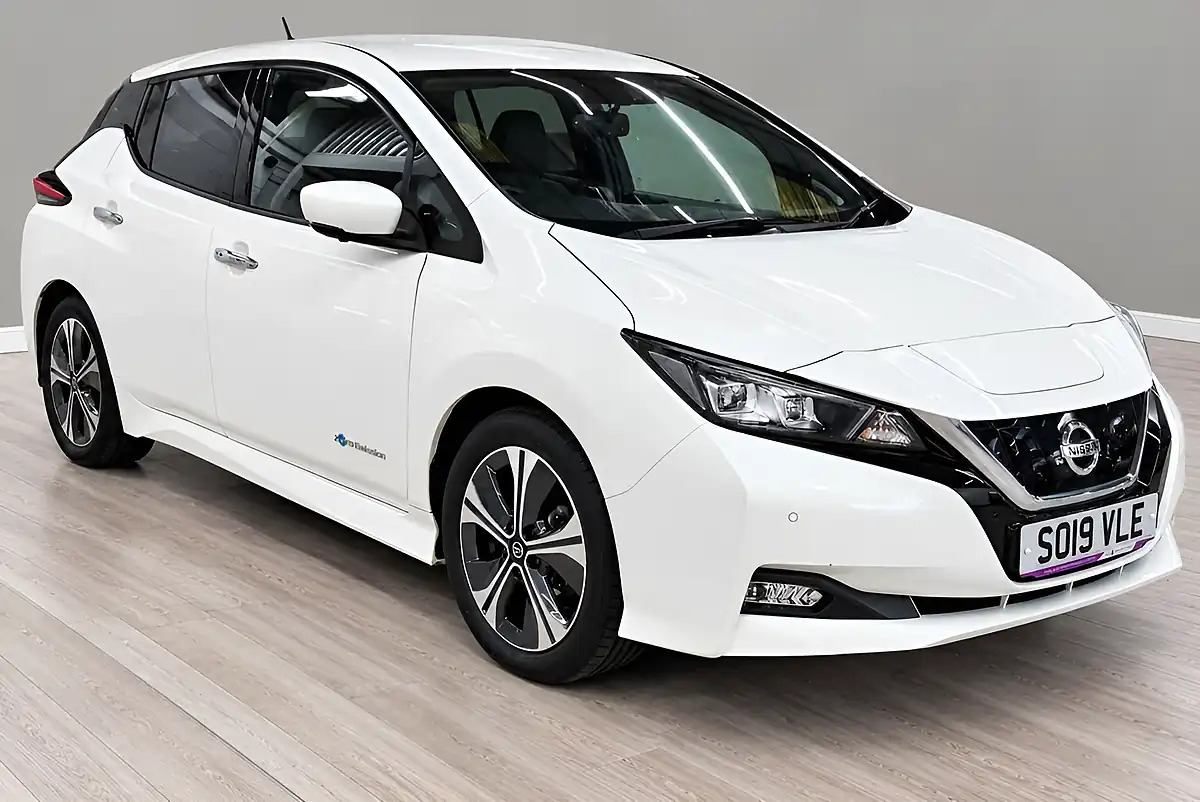 Used 2019 Nissan Leaf Tekna White - Interior and Exterior details 3