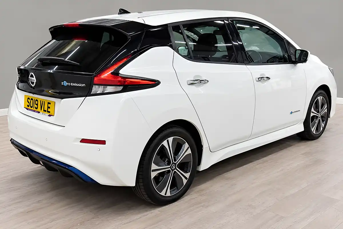 Used 2019 Nissan Leaf Tekna White - Interior and Exterior details 4