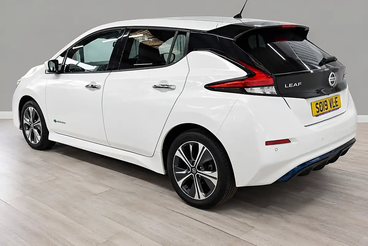 Used 2019 Nissan Leaf Tekna White - Interior and Exterior details 5