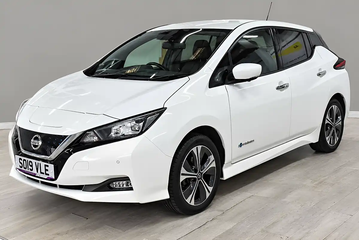 Used 2019 Nissan Leaf Tekna White - Interior and Exterior details 6