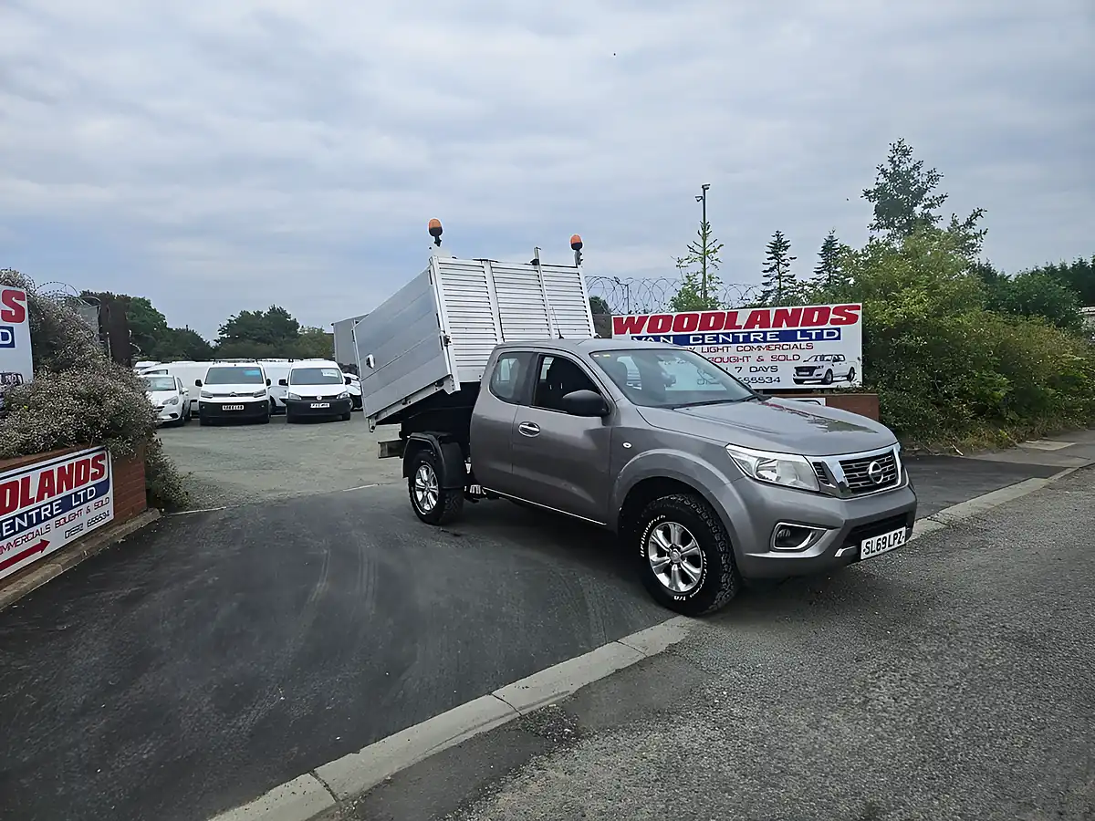 Used 2019 Nissan Navara Acenta Grey - Front View