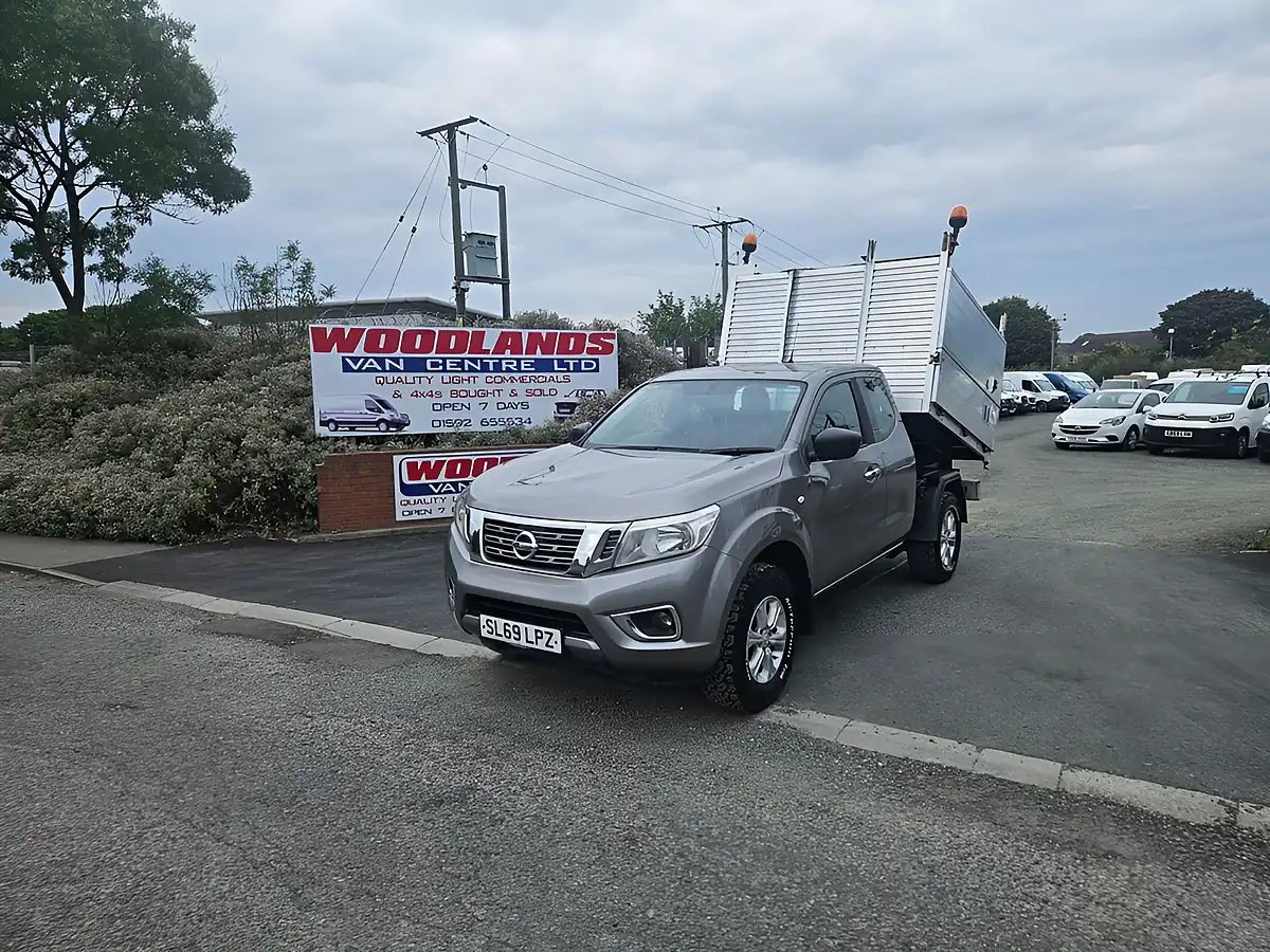 Used 2019 Nissan Navara Acenta Grey - Interior and Exterior details 4