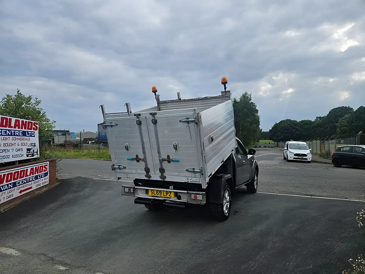 Used 2019 Nissan Navara Acenta Grey - Interior and Exterior details 8