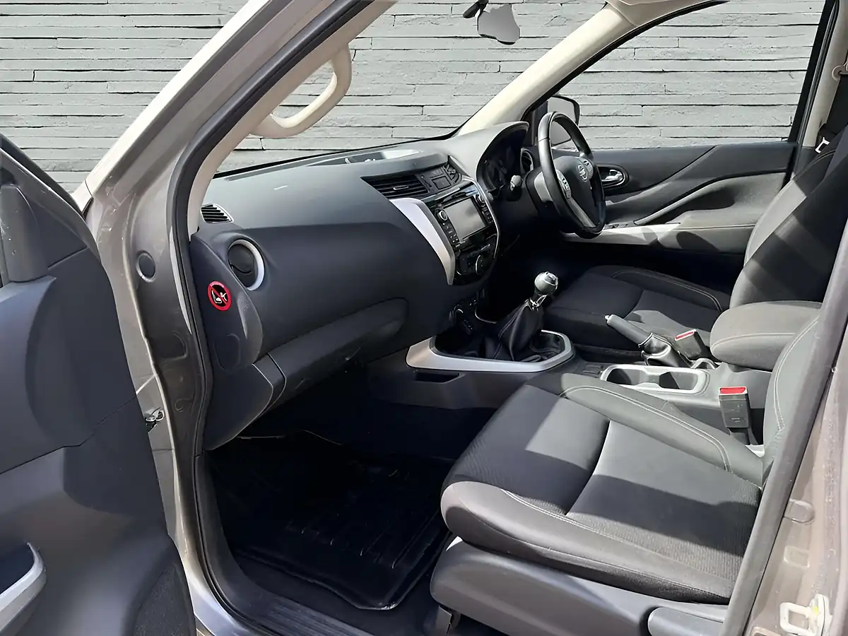 Used 2019 Nissan Navara N-Connecta Grey - Interior and Exterior details 12