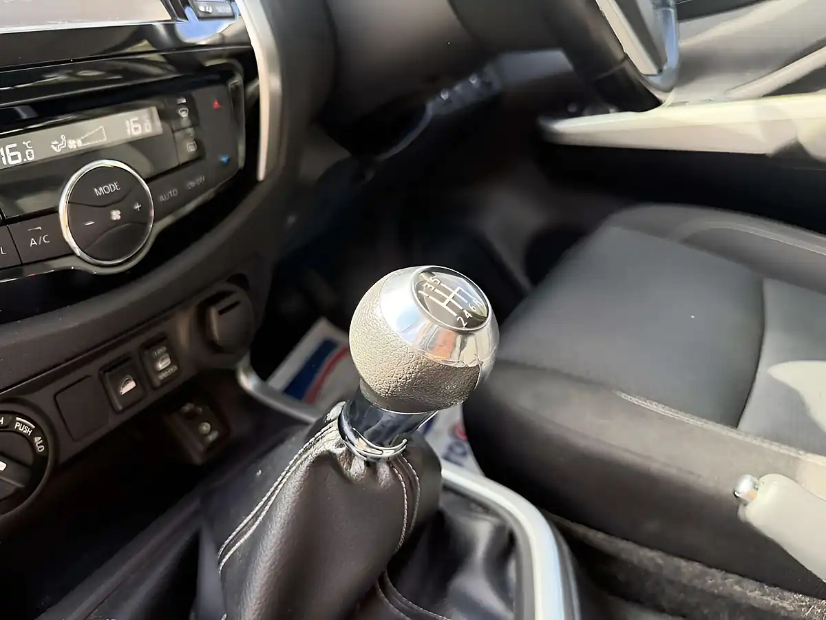 Used 2019 Nissan Navara N-Connecta Grey - Interior and Exterior details 14