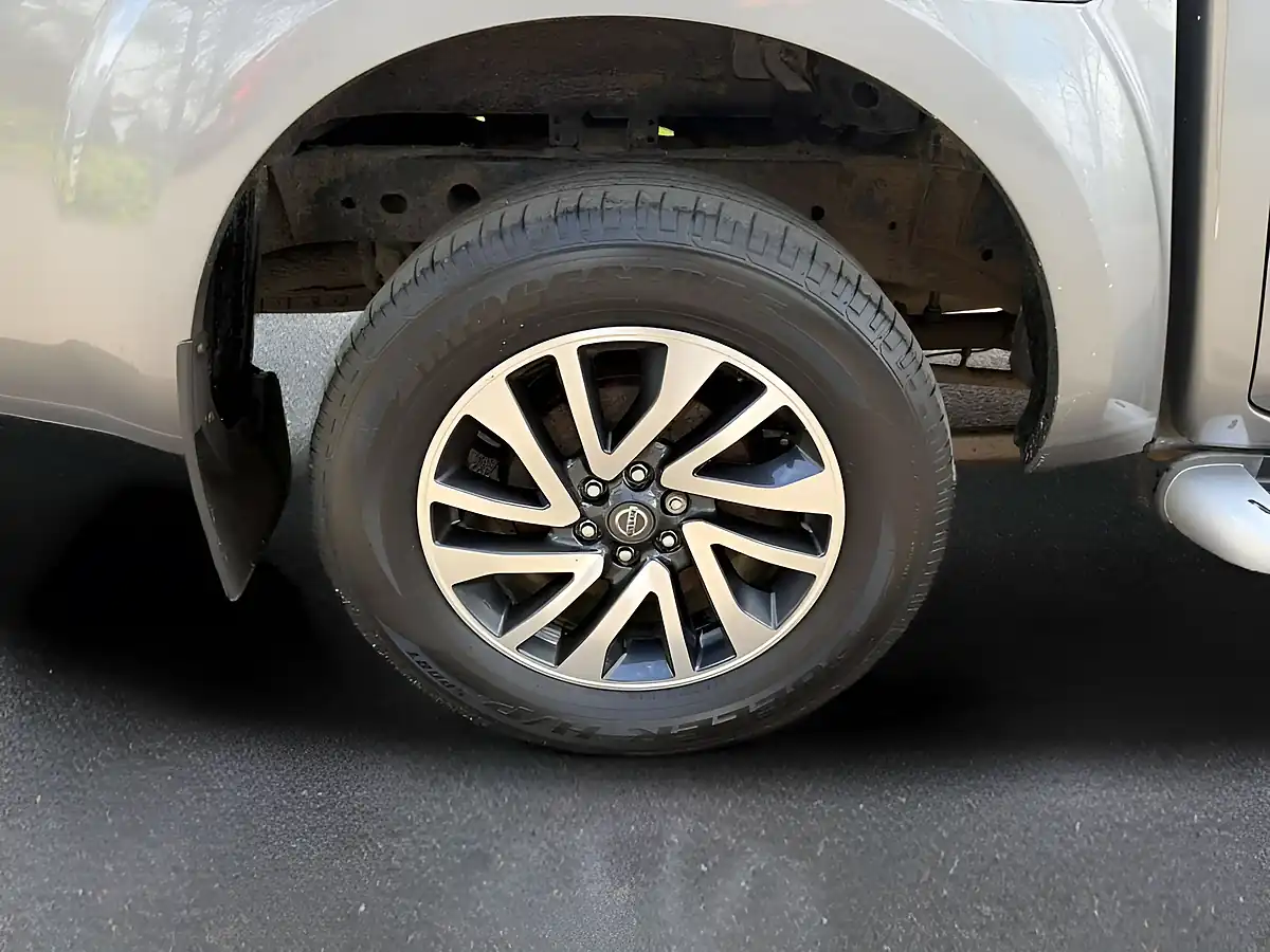 Used 2019 Nissan Navara N-Connecta Grey - Interior and Exterior details 18