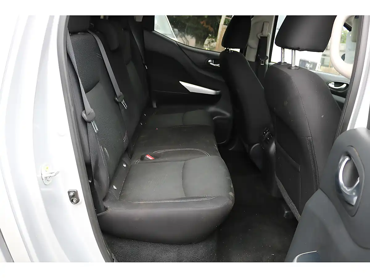 Used 2019 Nissan Navara N-Connecta Shr Dcb Silver - Interior and Exterior details 13
