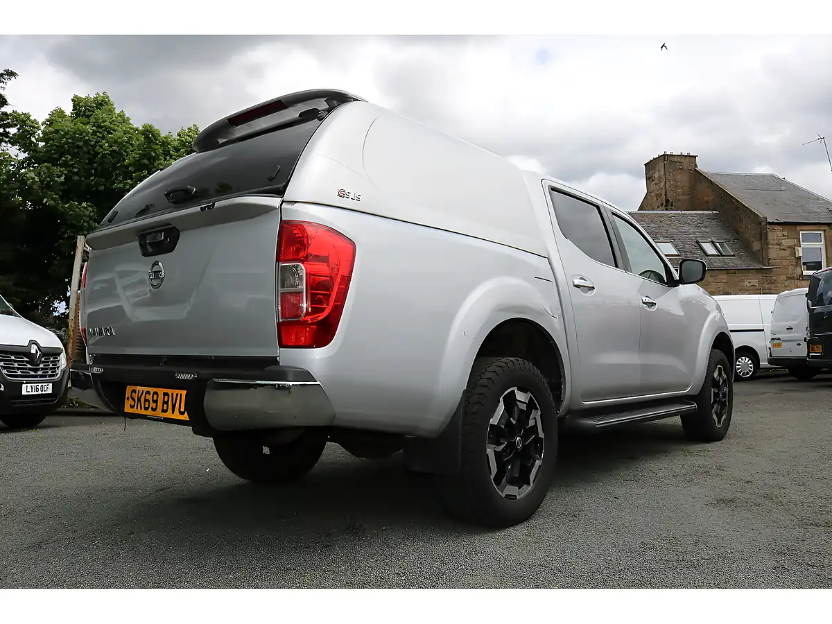 Used 2019 Nissan Navara N-Connecta Shr Dcb Silver - Interior and Exterior details 9