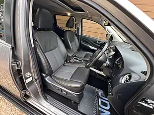 Used 2019 Nissan Navara N-Guard Grey - Interior and Exterior details 14