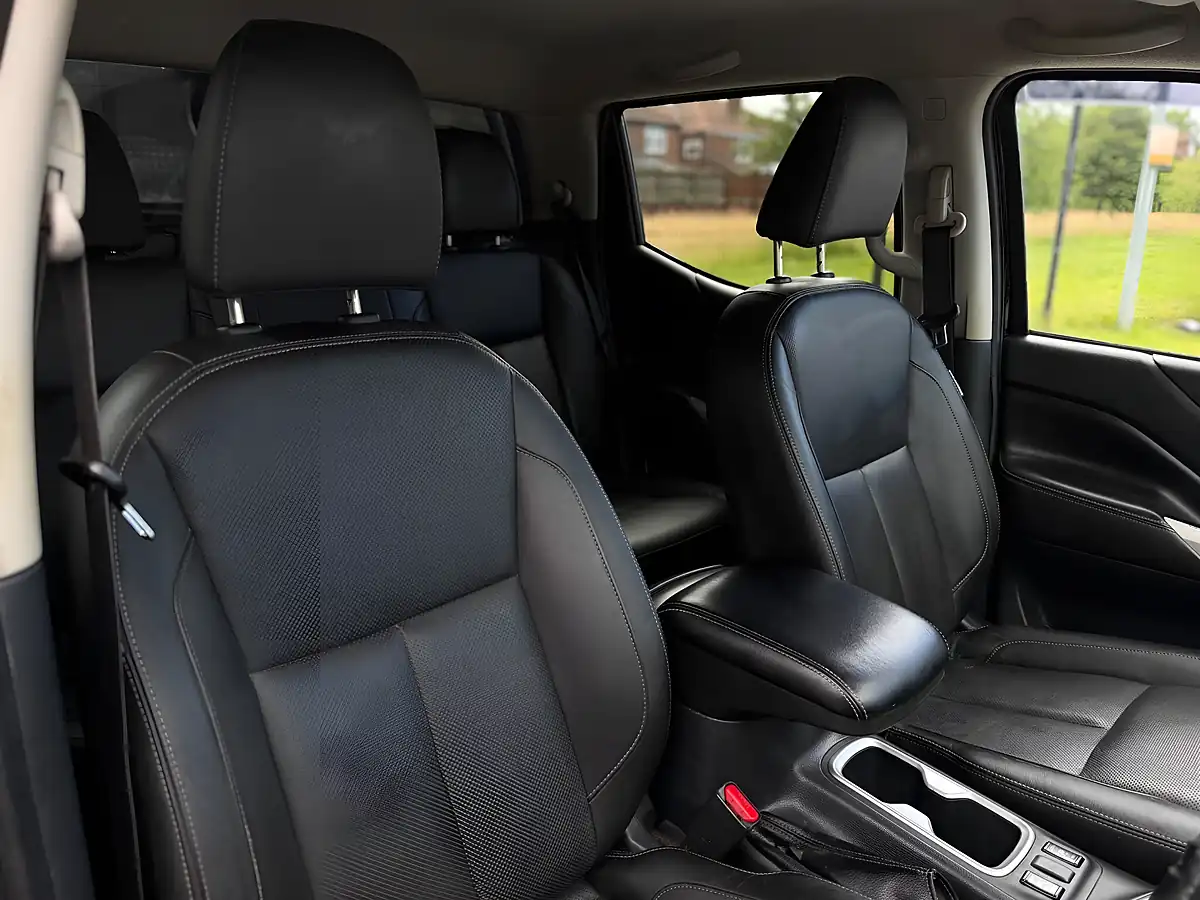 Used 2019 Nissan Navara Off-Roader AT32 Black - Interior and Exterior details 9