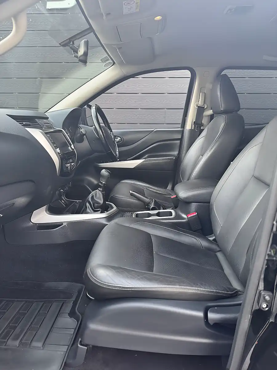 Used 2019 Nissan Navara Tekna Black - Interior and Exterior details 9