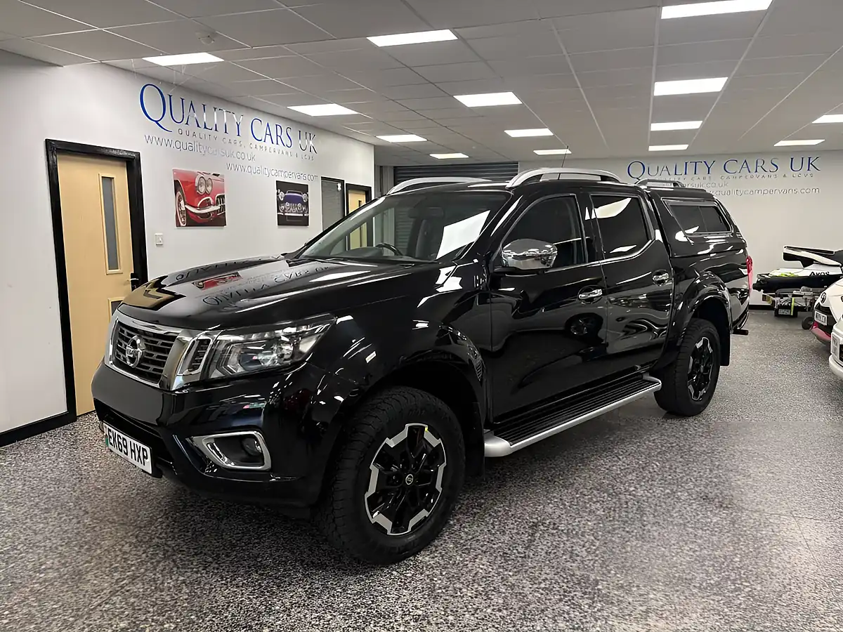 Used 2019 Nissan Navara Tekna Black - Front View