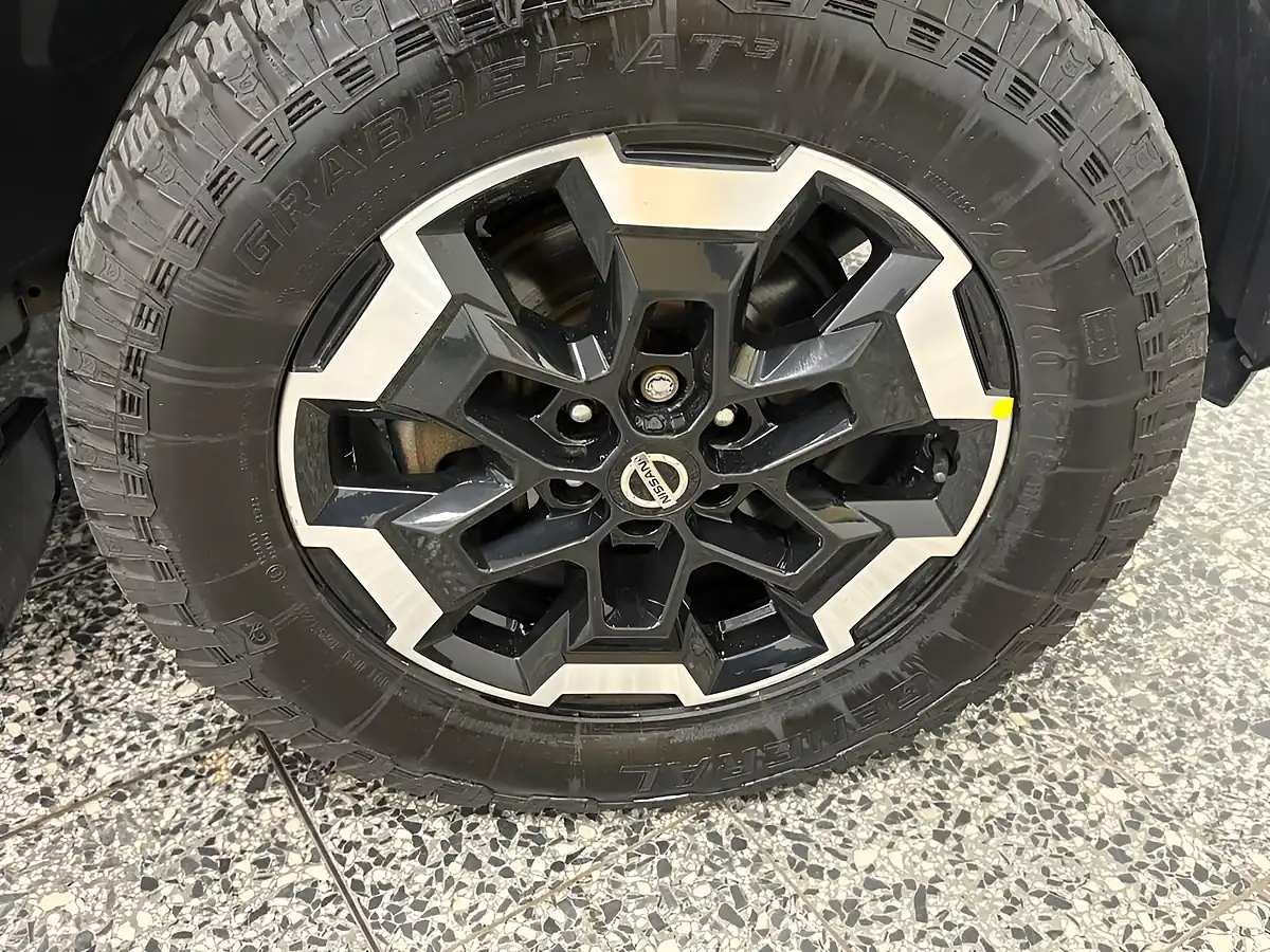 Used 2019 Nissan Navara Tekna Black - Interior and Exterior details 11