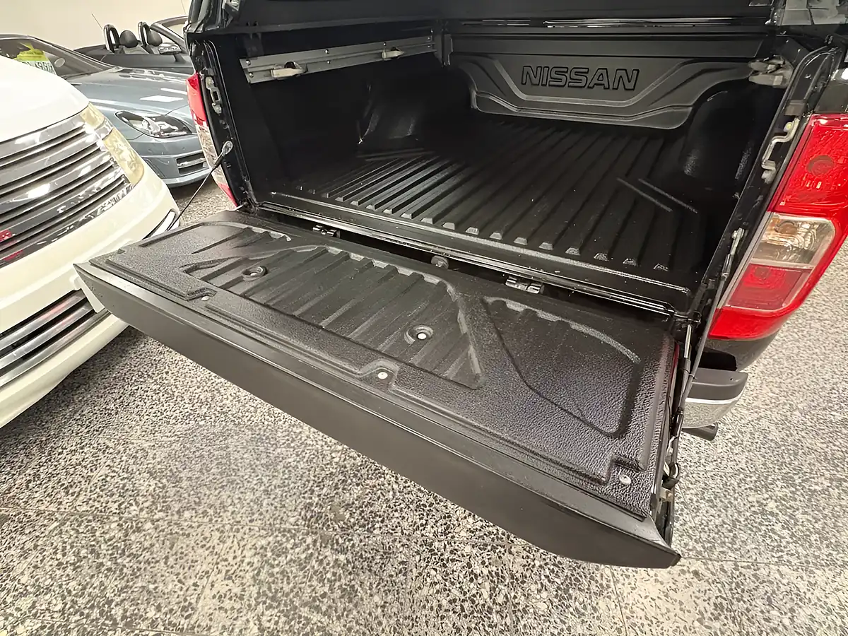 Used 2019 Nissan Navara Tekna Black - Interior and Exterior details 14