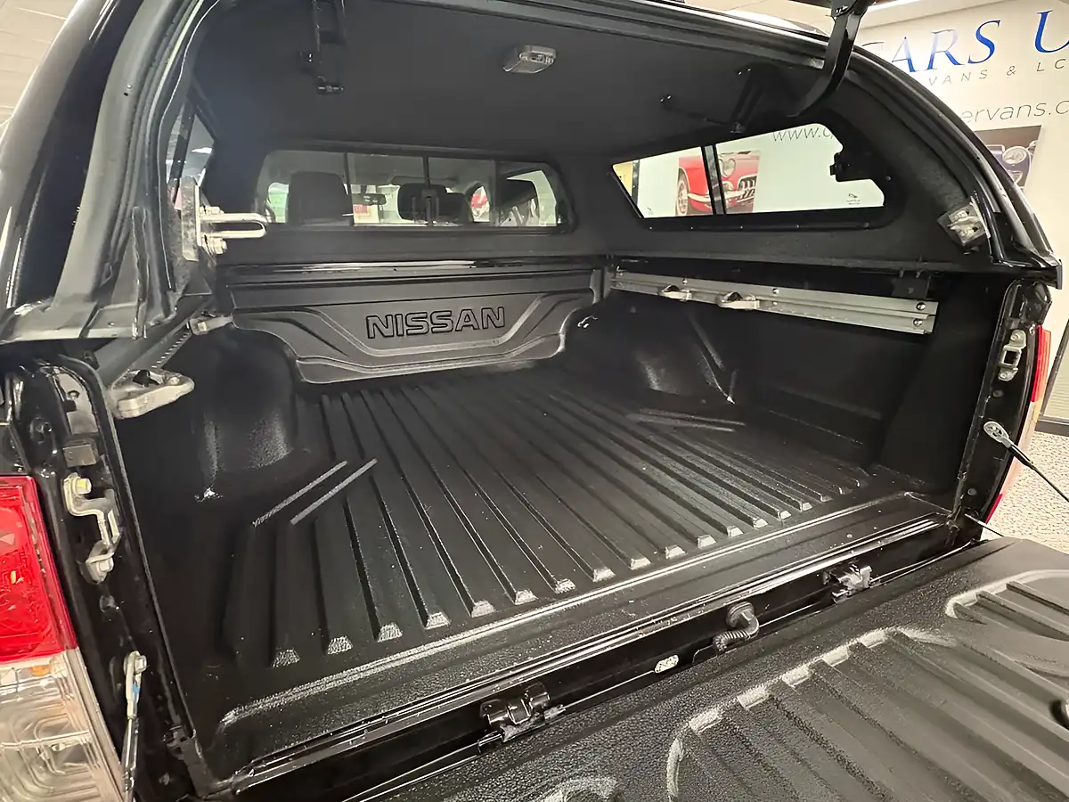 Used 2019 Nissan Navara Tekna Black - Interior and Exterior details 15