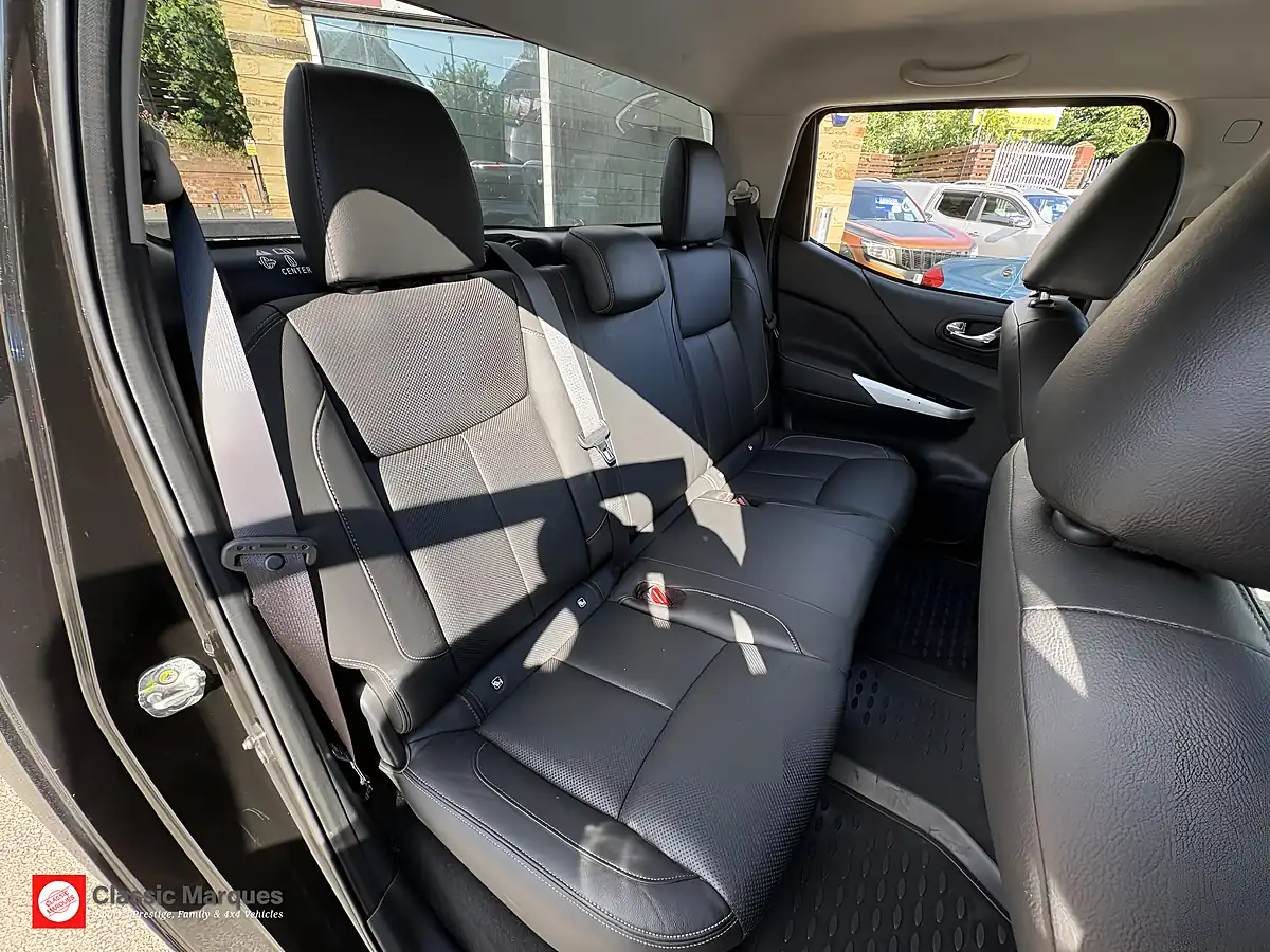 Used 2019 Nissan Navara Tekna Black - Interior and Exterior details 13