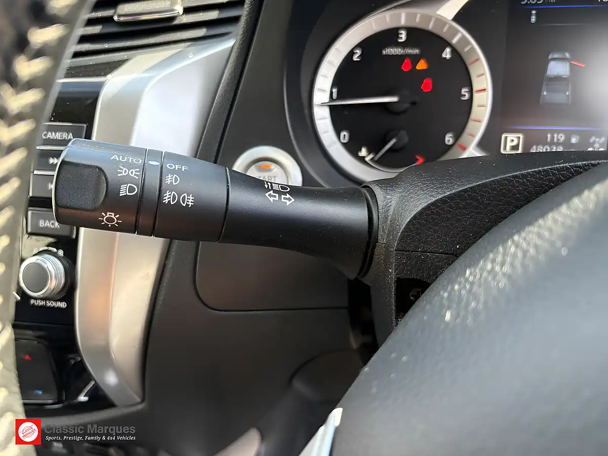 Used 2019 Nissan Navara Tekna Black - Interior and Exterior details 15