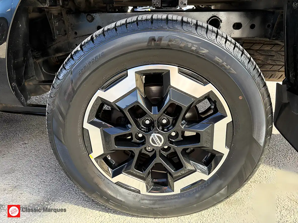 Used 2019 Nissan Navara Tekna Black - Interior and Exterior details 19