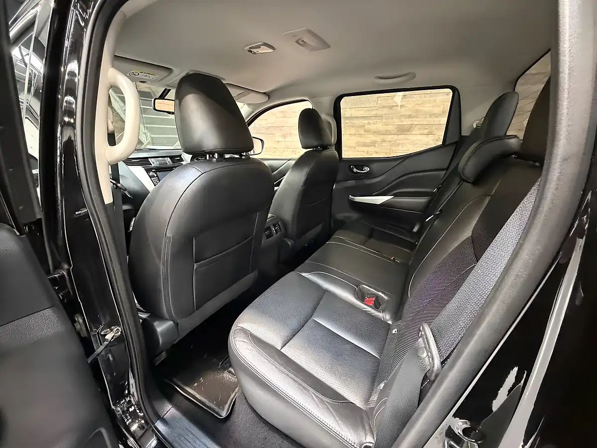 Used 2019 Nissan Navara Tekna Black - Interior and Exterior details 11