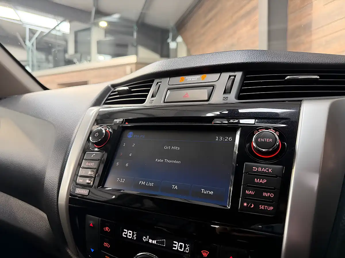 Used 2019 Nissan Navara Tekna Black - Interior and Exterior details 15