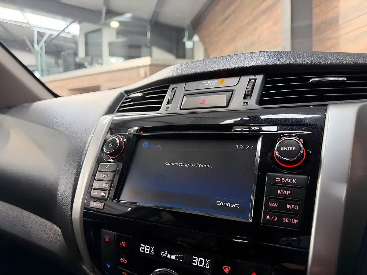 Used 2019 Nissan Navara Tekna Black - Interior and Exterior details 17