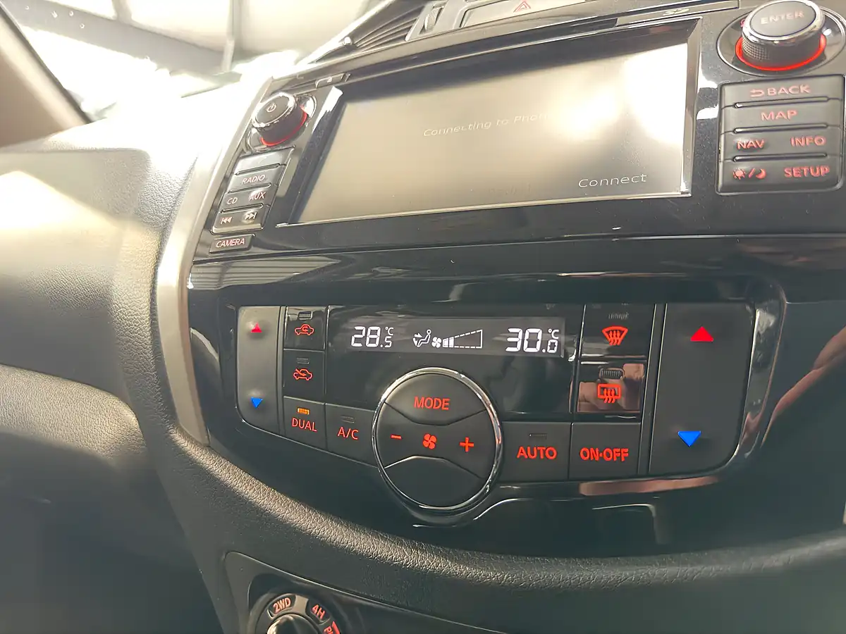 Used 2019 Nissan Navara Tekna Black - Interior and Exterior details 19