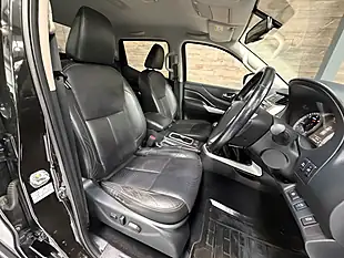 Used 2019 Nissan Navara Tekna Black - Interior and Exterior details 8