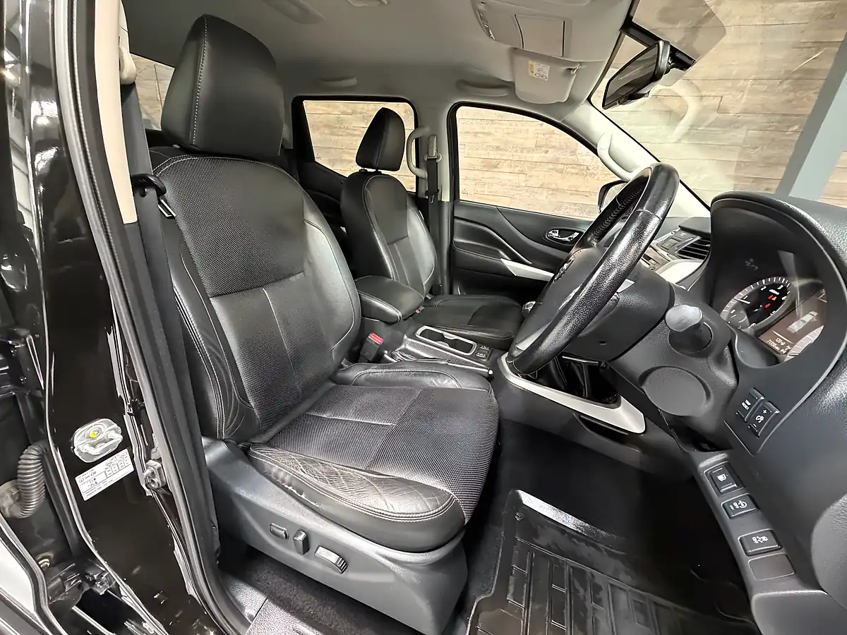 Used 2019 Nissan Navara Tekna Black - Interior and Exterior details 8