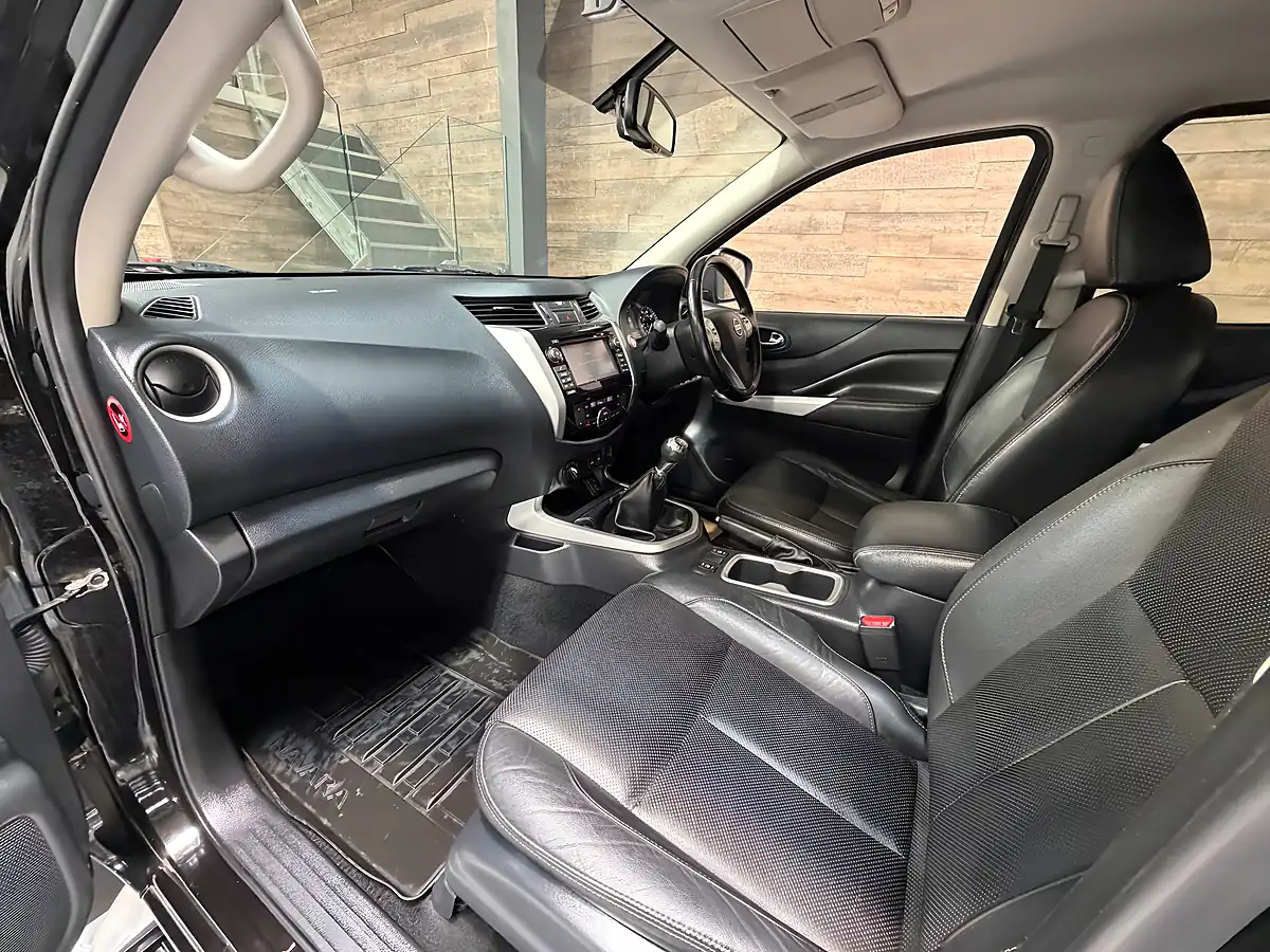 Used 2019 Nissan Navara Tekna Black - Interior and Exterior details 9