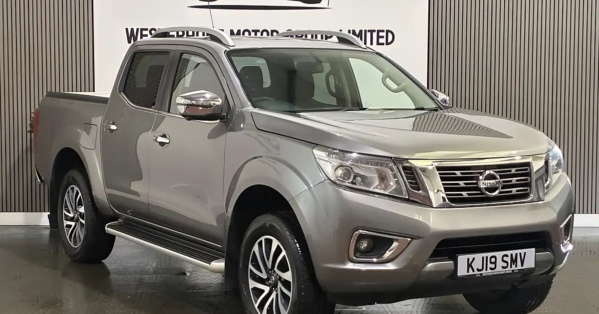 Used 2019 Nissan Navara Tekna Grey - Front View