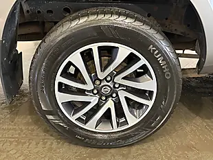 Used 2019 Nissan Navara Tekna Grey - Interior and Exterior details 14