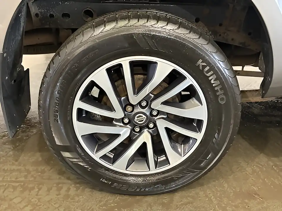 Used 2019 Nissan Navara Tekna Grey - Interior and Exterior details 14