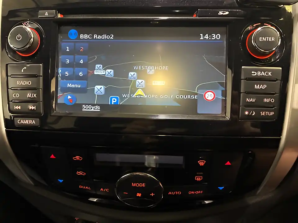 Used 2019 Nissan Navara Tekna Grey - Interior and Exterior details 15
