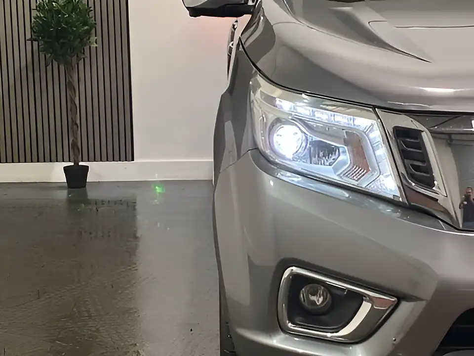 Used 2019 Nissan Navara Tekna Grey - Interior and Exterior details 17