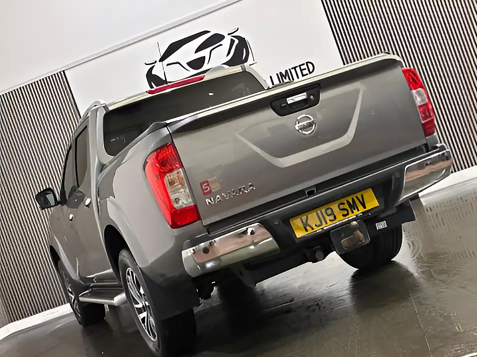 Used 2019 Nissan Navara Tekna Grey - Interior and Exterior details 18