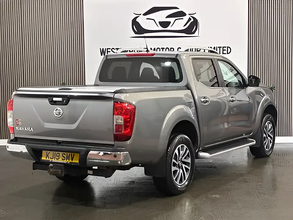 Used 2019 Nissan Navara Tekna Grey - Interior and Exterior details 4