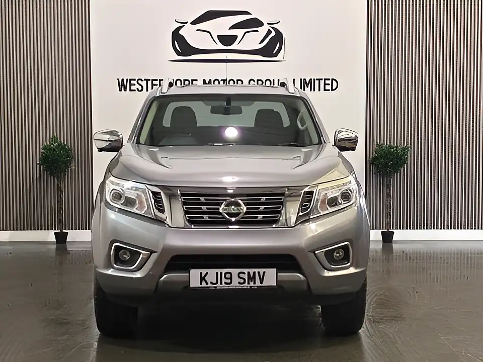 Used 2019 Nissan Navara Tekna Grey - Interior and Exterior details 5