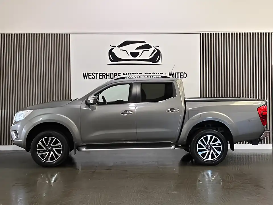 Used 2019 Nissan Navara Tekna Grey - Interior and Exterior details 7