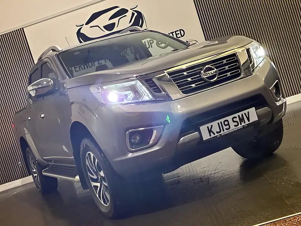Used 2019 Nissan Navara Tekna Grey - Interior and Exterior details 8