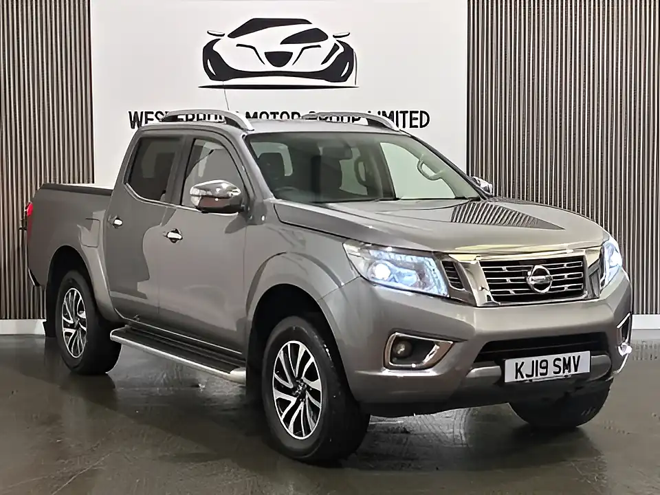 Used 2019 Nissan Navara Tekna Grey - Interior and Exterior details 9