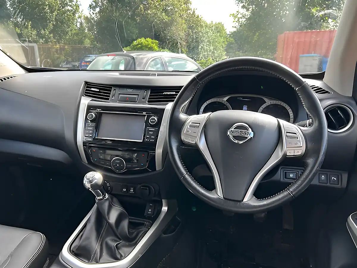Used 2019 Nissan Navara Tekna Shr Dcb Grey - Interior and Exterior details 14