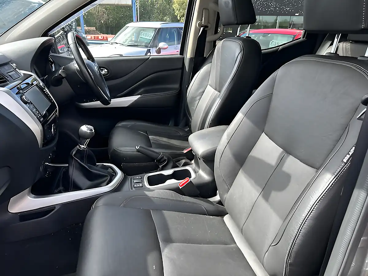 Used 2019 Nissan Navara Tekna Shr Dcb Grey - Interior and Exterior details 3