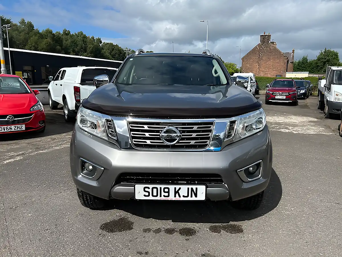 Used 2019 Nissan Navara Tekna Shr Dcb Grey - Interior and Exterior details 4