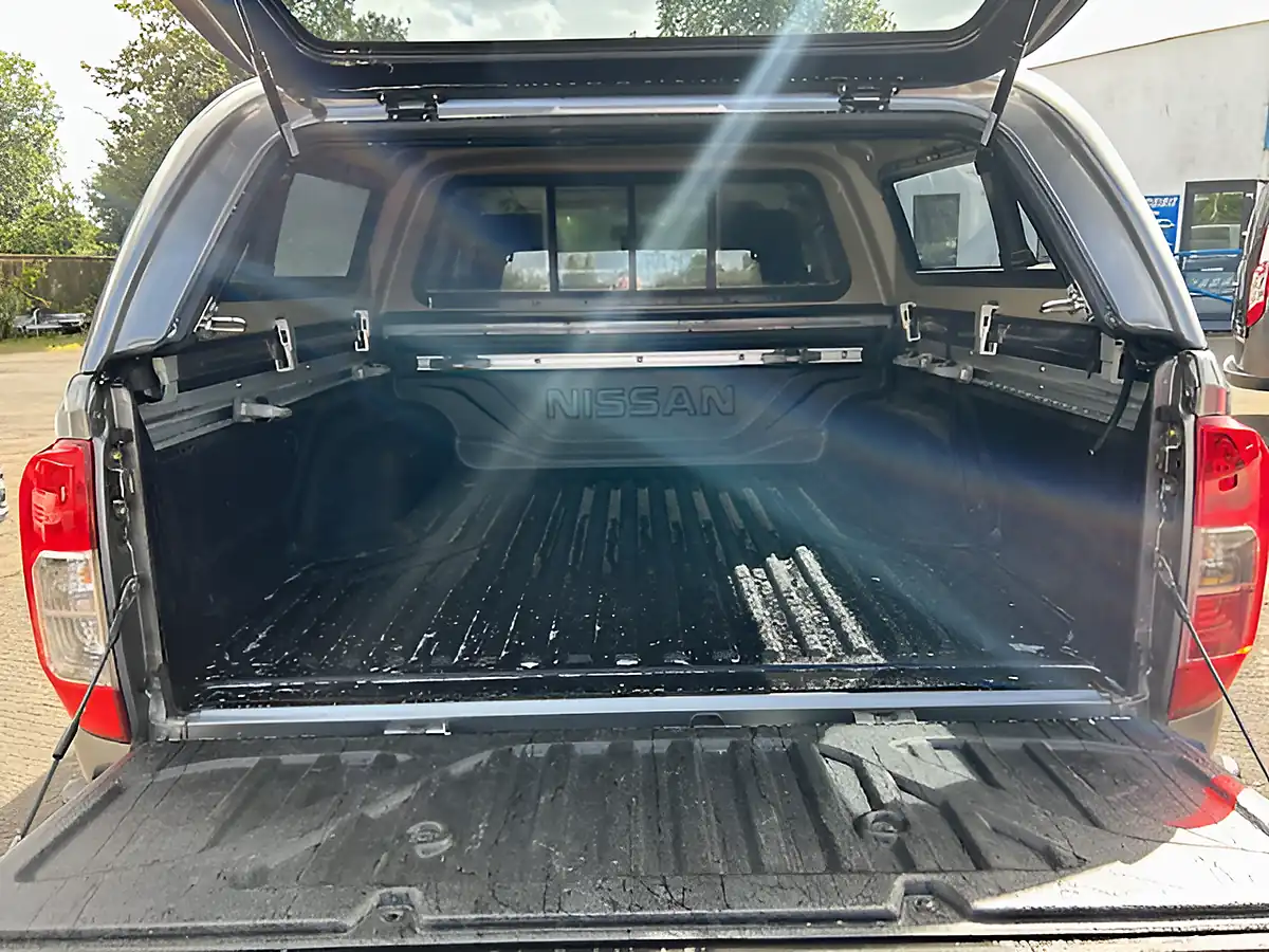 Used 2019 Nissan Navara Tekna Shr Dcb Grey - Interior and Exterior details 5