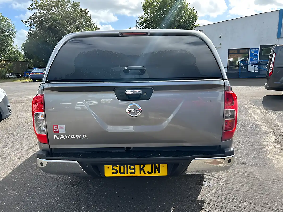 Used 2019 Nissan Navara Tekna Shr Dcb Grey - Interior and Exterior details 8