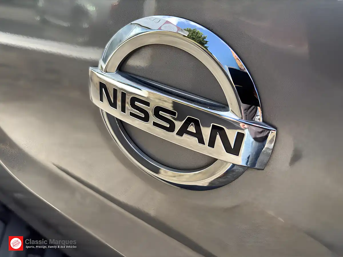 Used 2019 Nissan Navara Tekna Twilight Grey - Interior and Exterior details 10