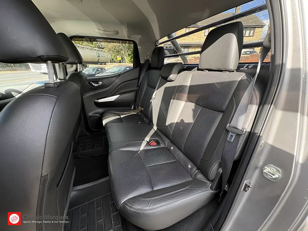 Used 2019 Nissan Navara Tekna Twilight Grey - Interior and Exterior details 13